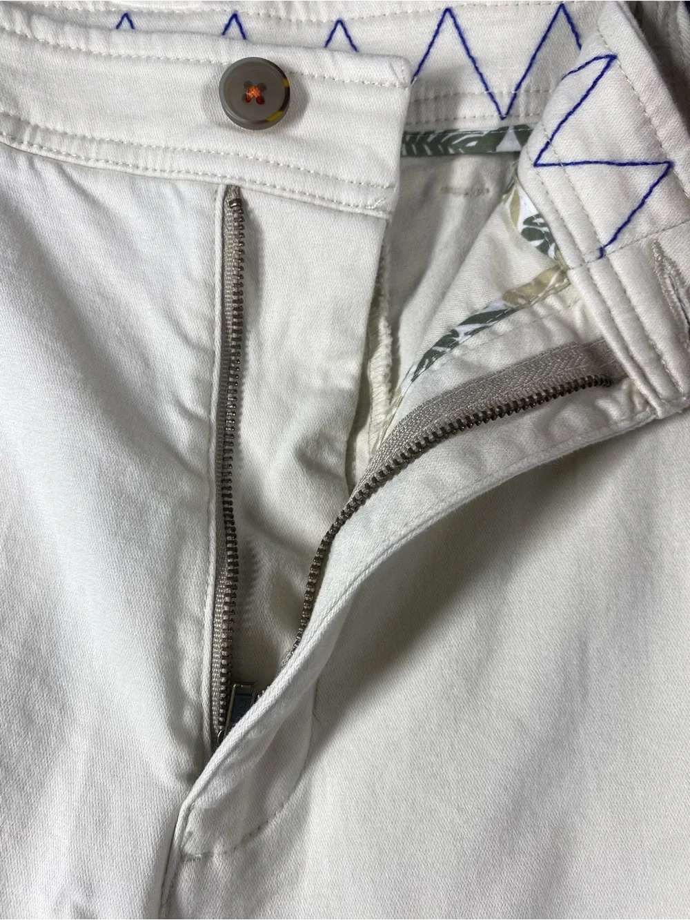 Tommy Bahama Coast Cargo Short Men’s Size 49x9” sand Stretch soft casual NWT